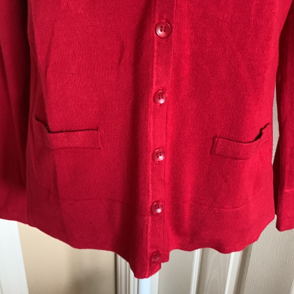 Red button closure cardigan - Picture 2 of 5